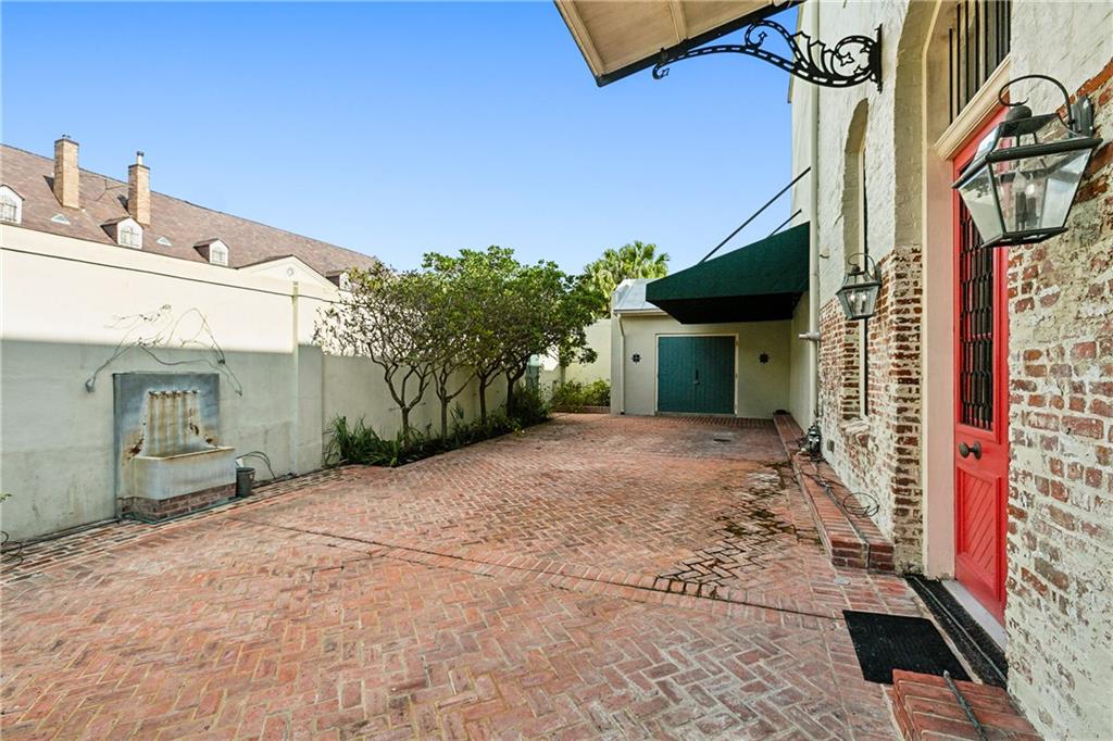 515 URSULINES Avenue