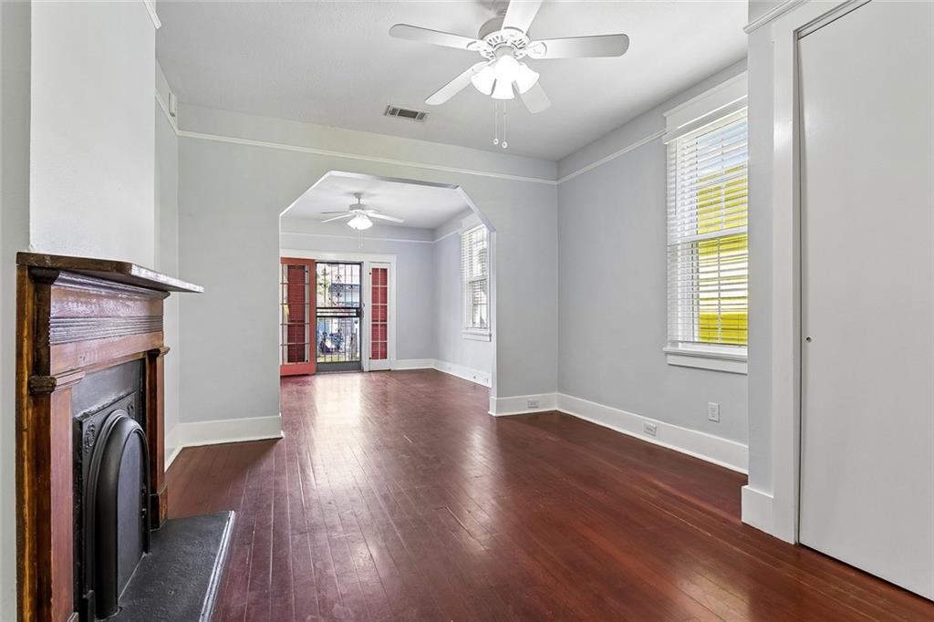 619 NINTH Street Left