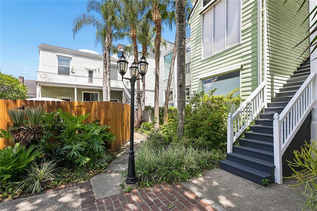 1252 ESPLANADE Avenue 2