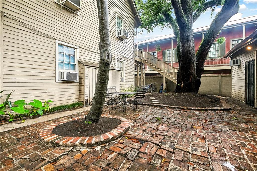 925 ROYAL Street 203