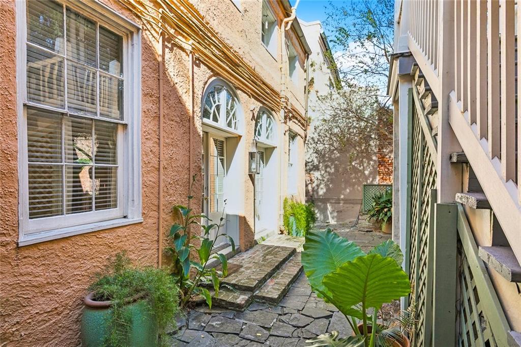 1116 ROYAL Street A