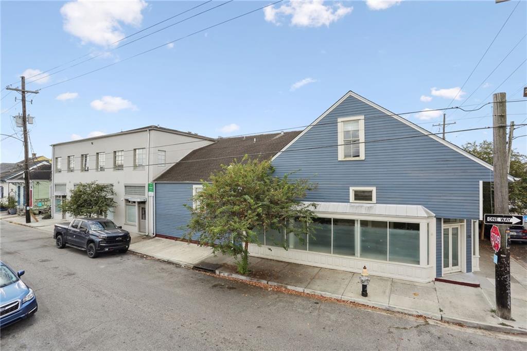 3308 BURGUNDY Street