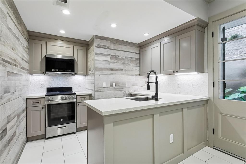 525 DUMAINE Street 102