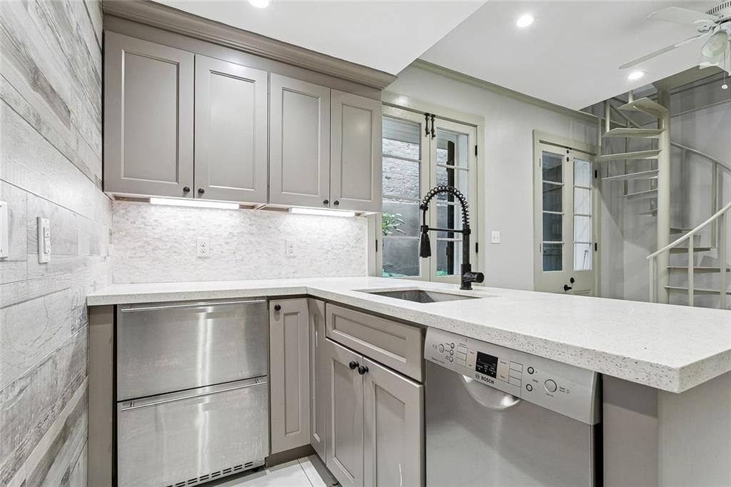 525 DUMAINE Street 102