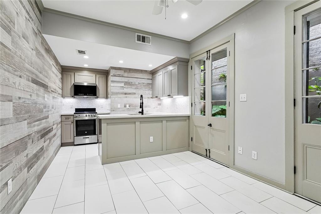 525 DUMAINE Street 102