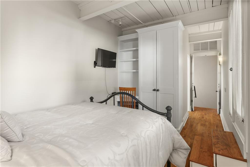 1201 CHARTRES Street 19