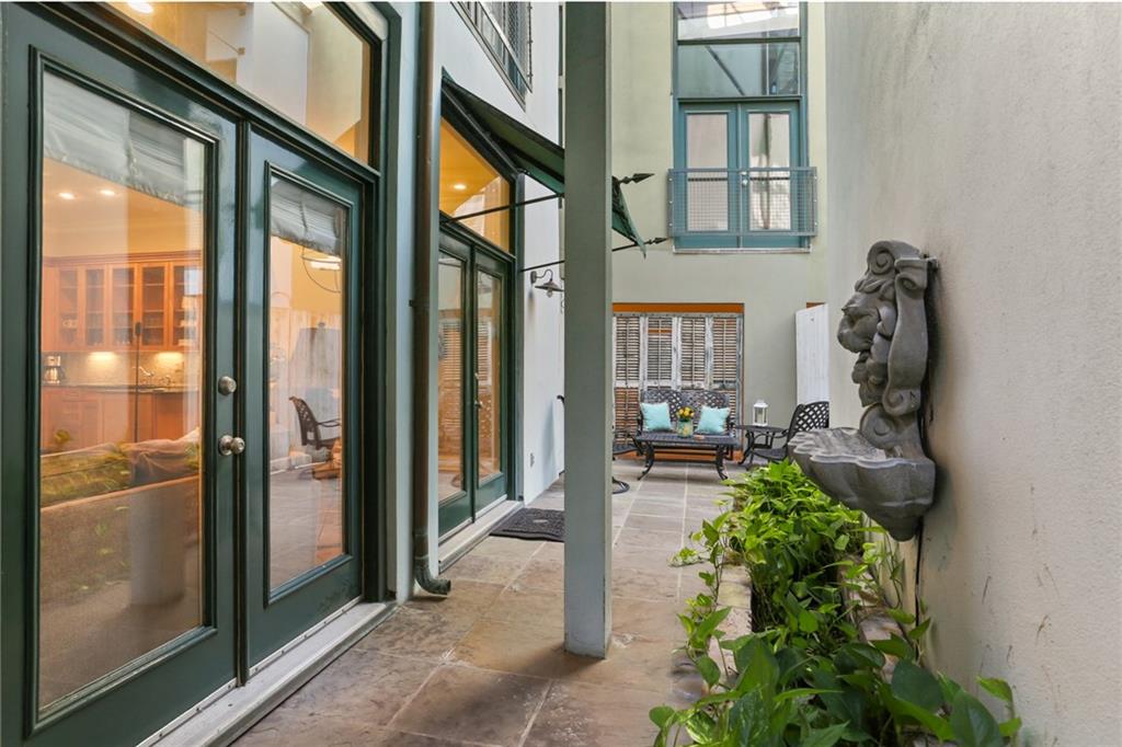 1201 CHARTRES Street 19