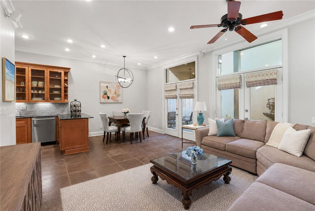 1201 CHARTRES Street 19