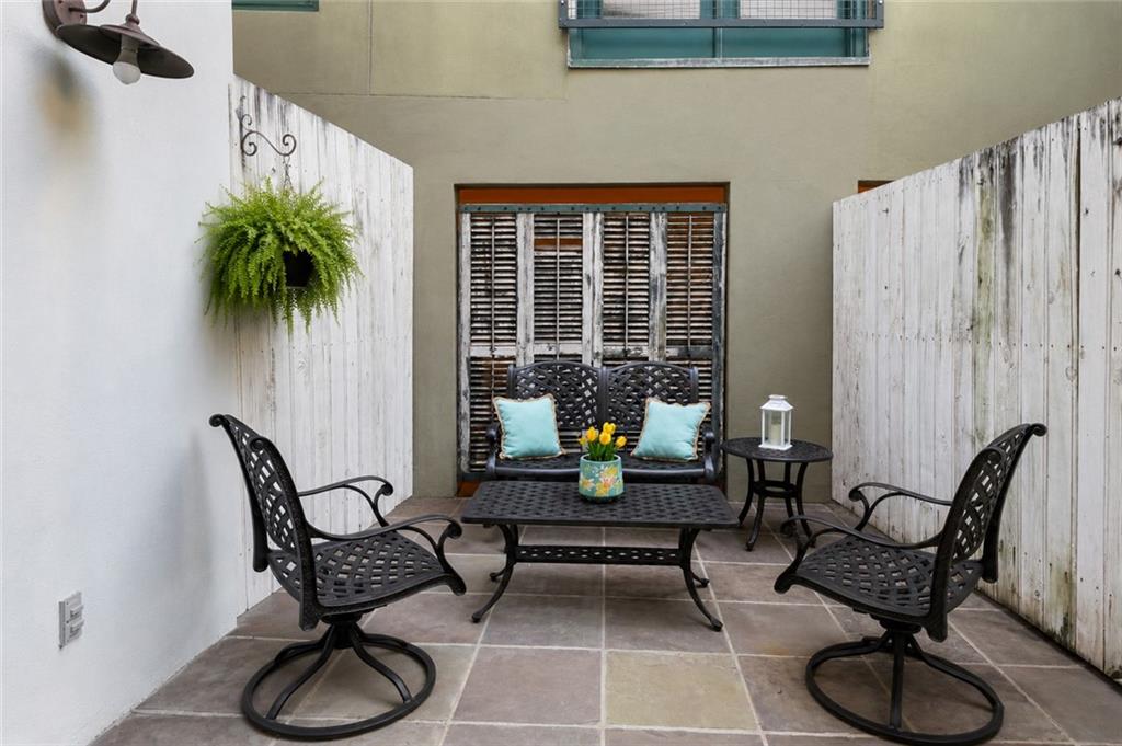 1201 CHARTRES Street 19