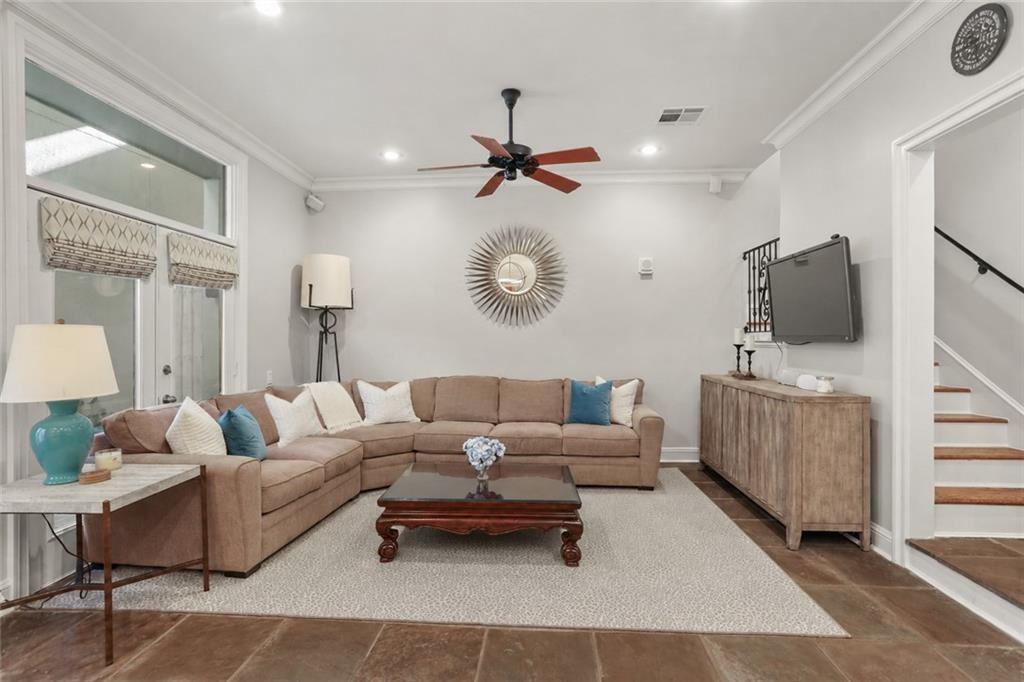 1201 CHARTRES Street 19