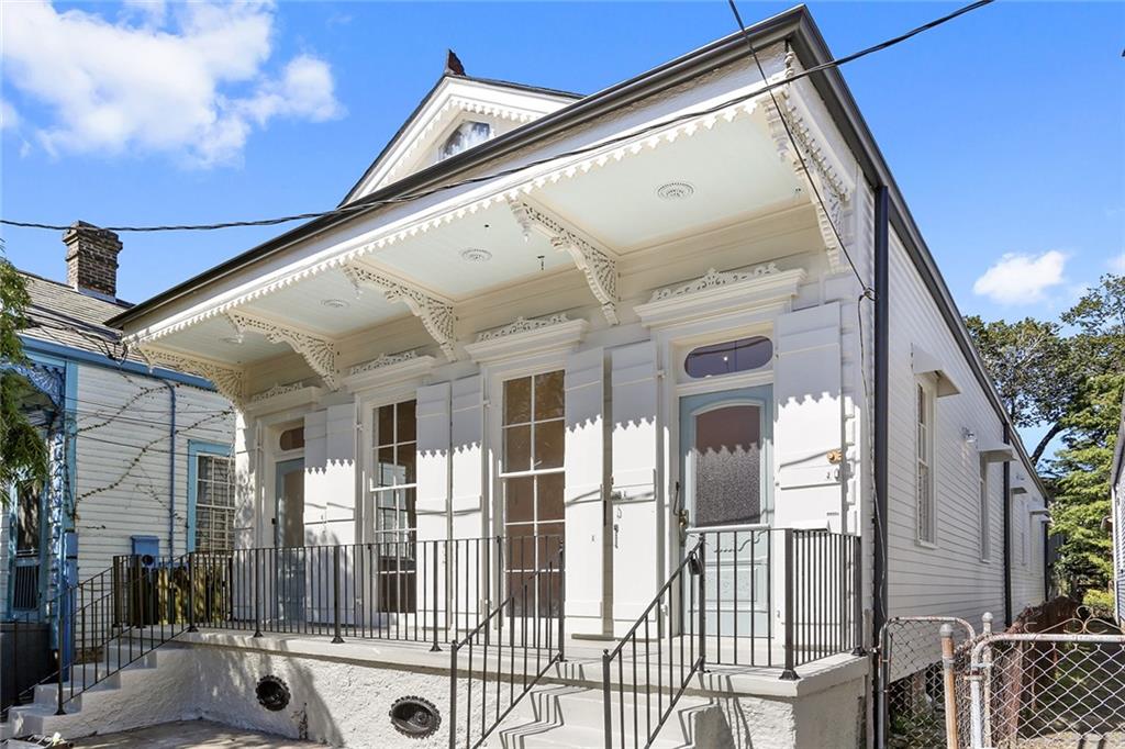 1917 DAUPHINE Street