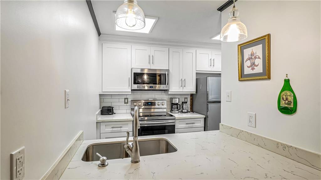 922 CHARTRES Street D