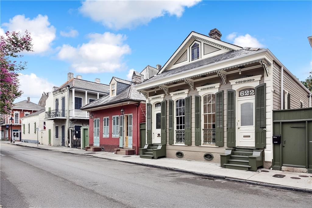 622- 24 BURGUNDY Street
