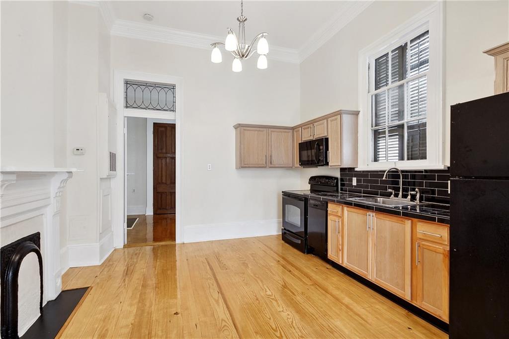 622- 24 BURGUNDY Street