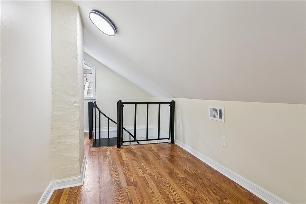 622- 24 BURGUNDY Street