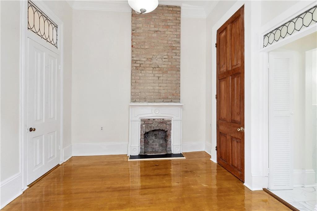 622- 24 BURGUNDY Street