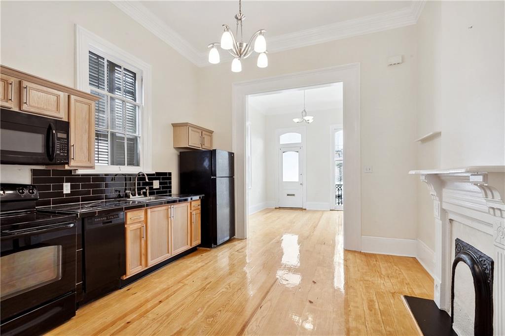 622- 24 BURGUNDY Street