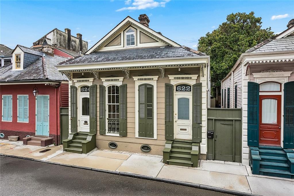 622- 24 BURGUNDY Street