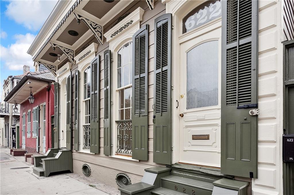 622- 24 BURGUNDY Street