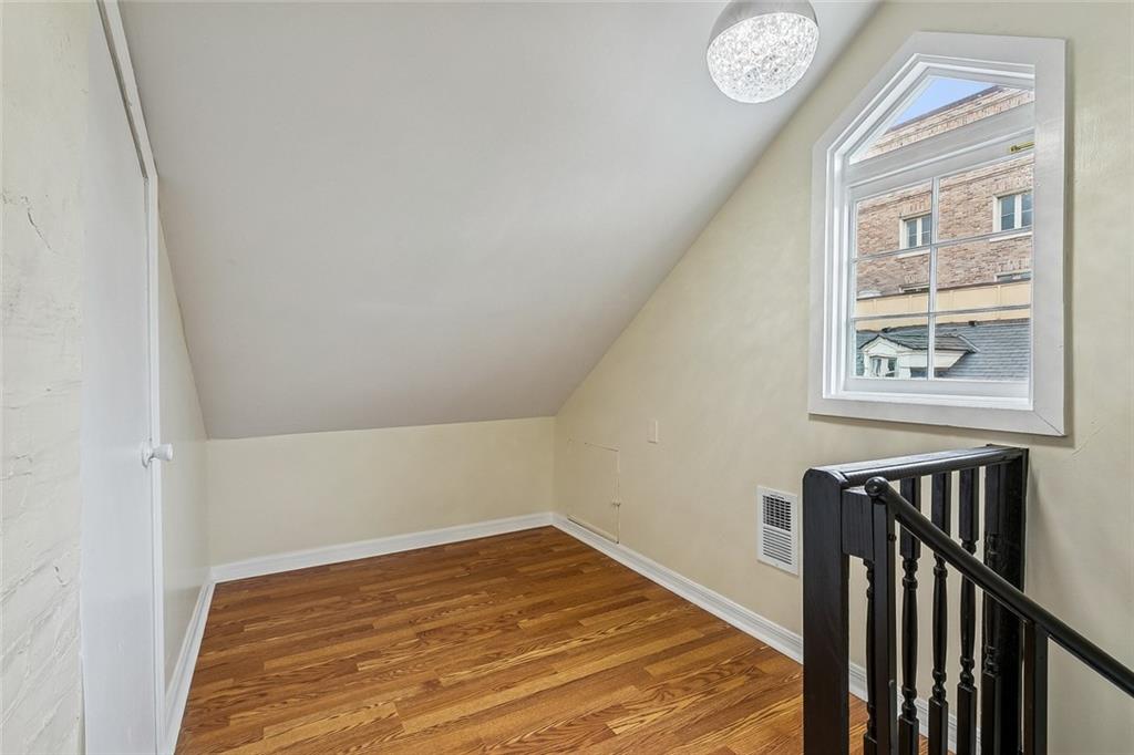622- 24 BURGUNDY Street