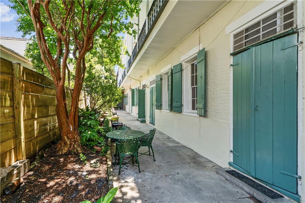 920 CHARTRES Street 1