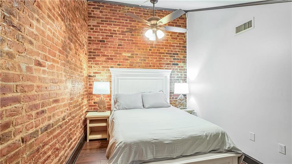 922 CHARTRES Street B