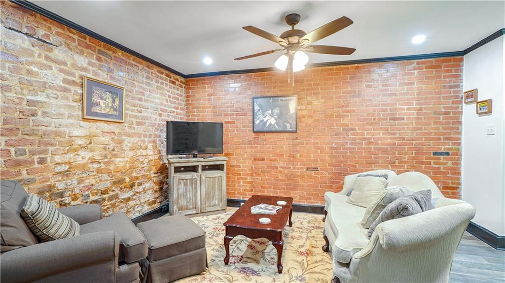 922 CHARTRES Street B