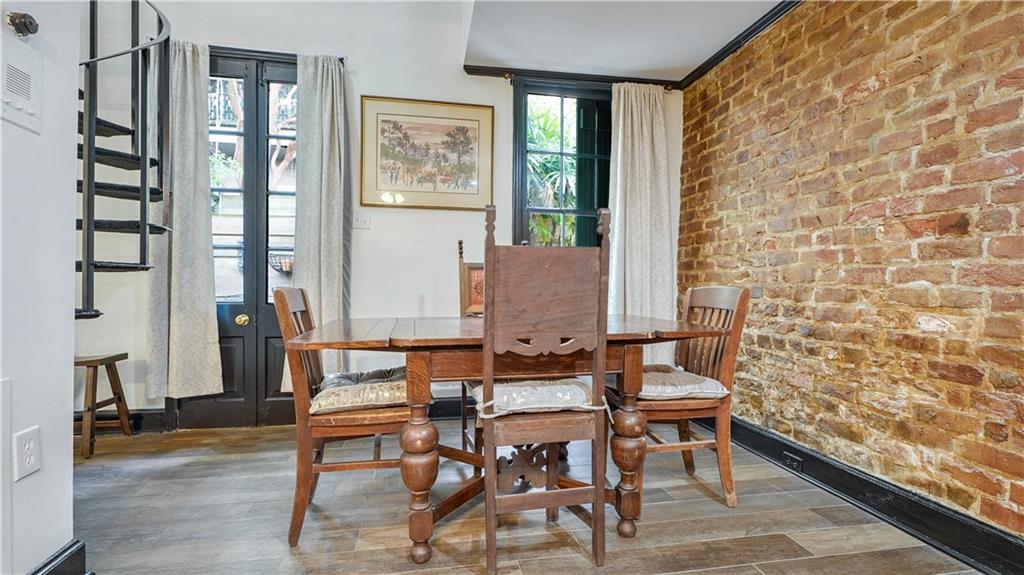 922 CHARTRES Street B