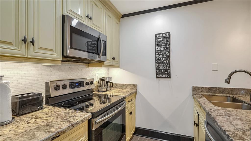 922 CHARTRES Street B