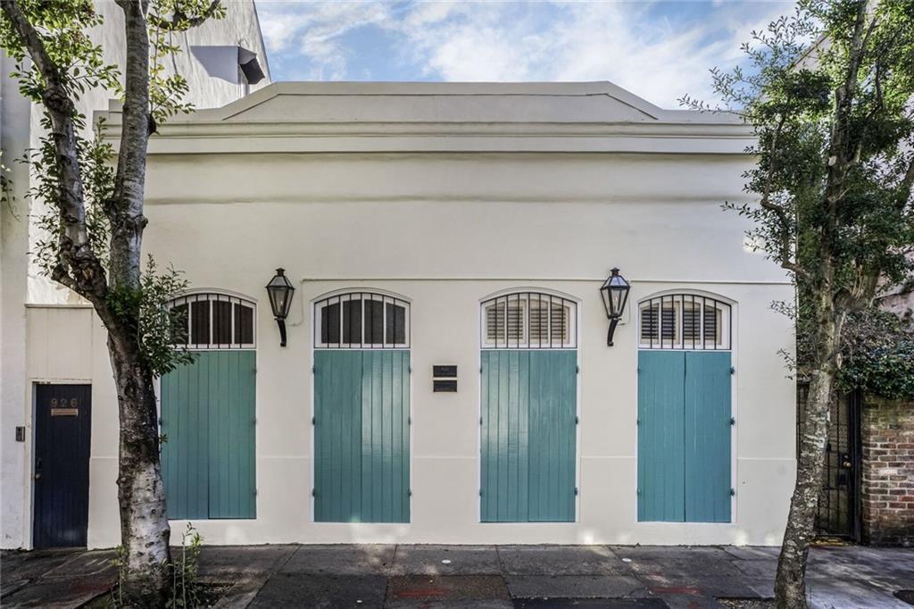 922 CHARTRES Street B