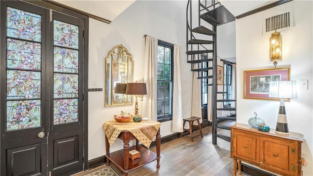 922 CHARTRES Street B