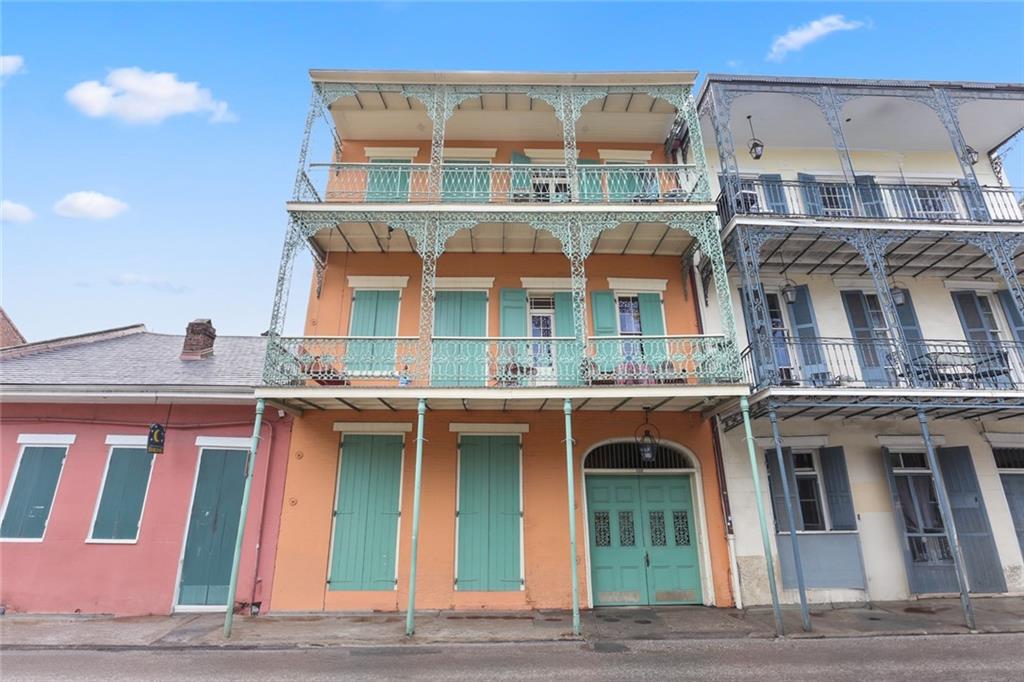 1018 ROYAL Street 9