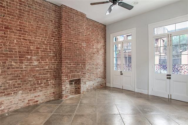 609 BARRACKS Street 1