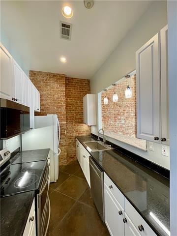 609 BARRACKS Street 1