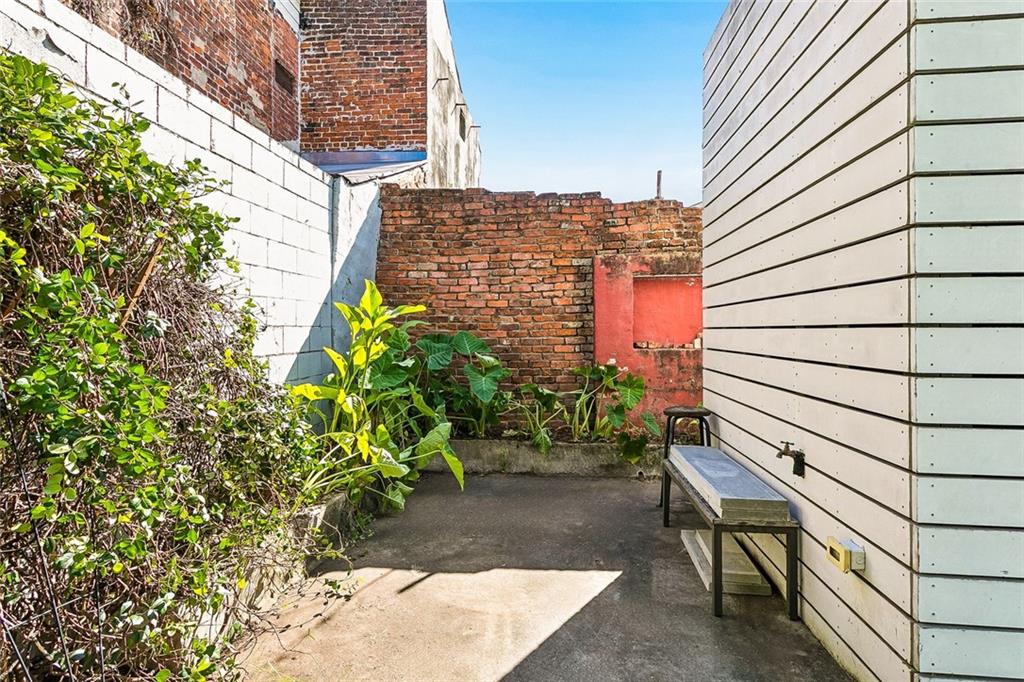 2721 DECATUR Street