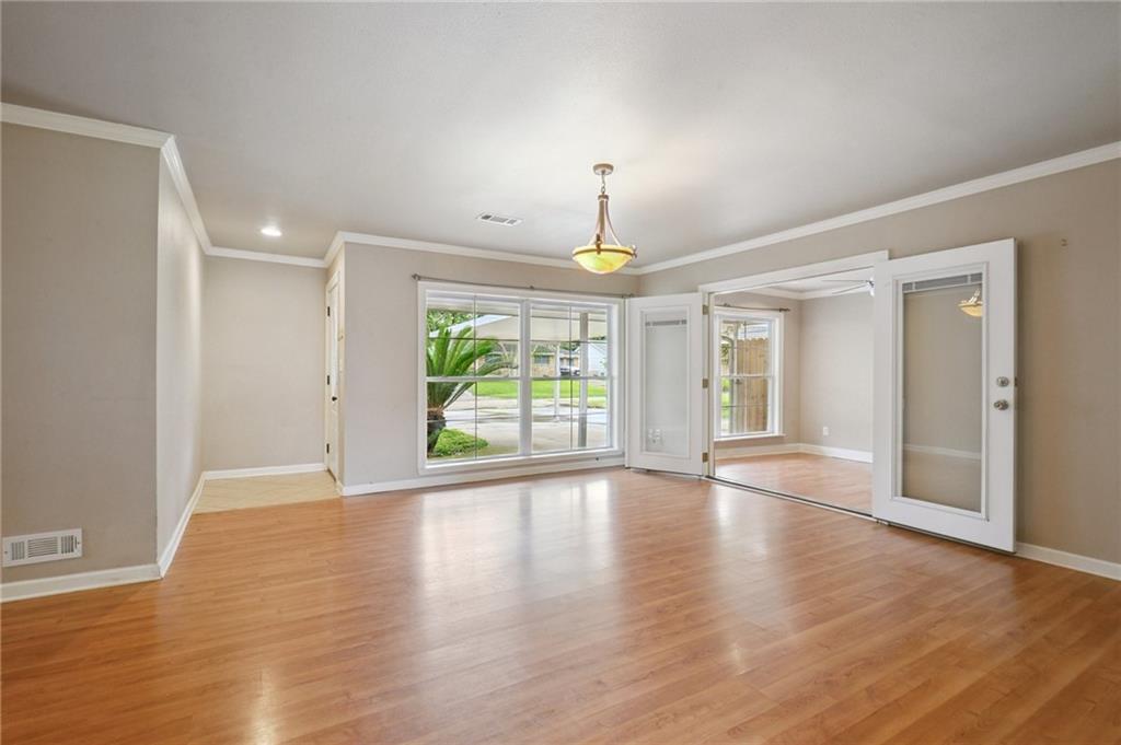 2636 SOMERSET Drive