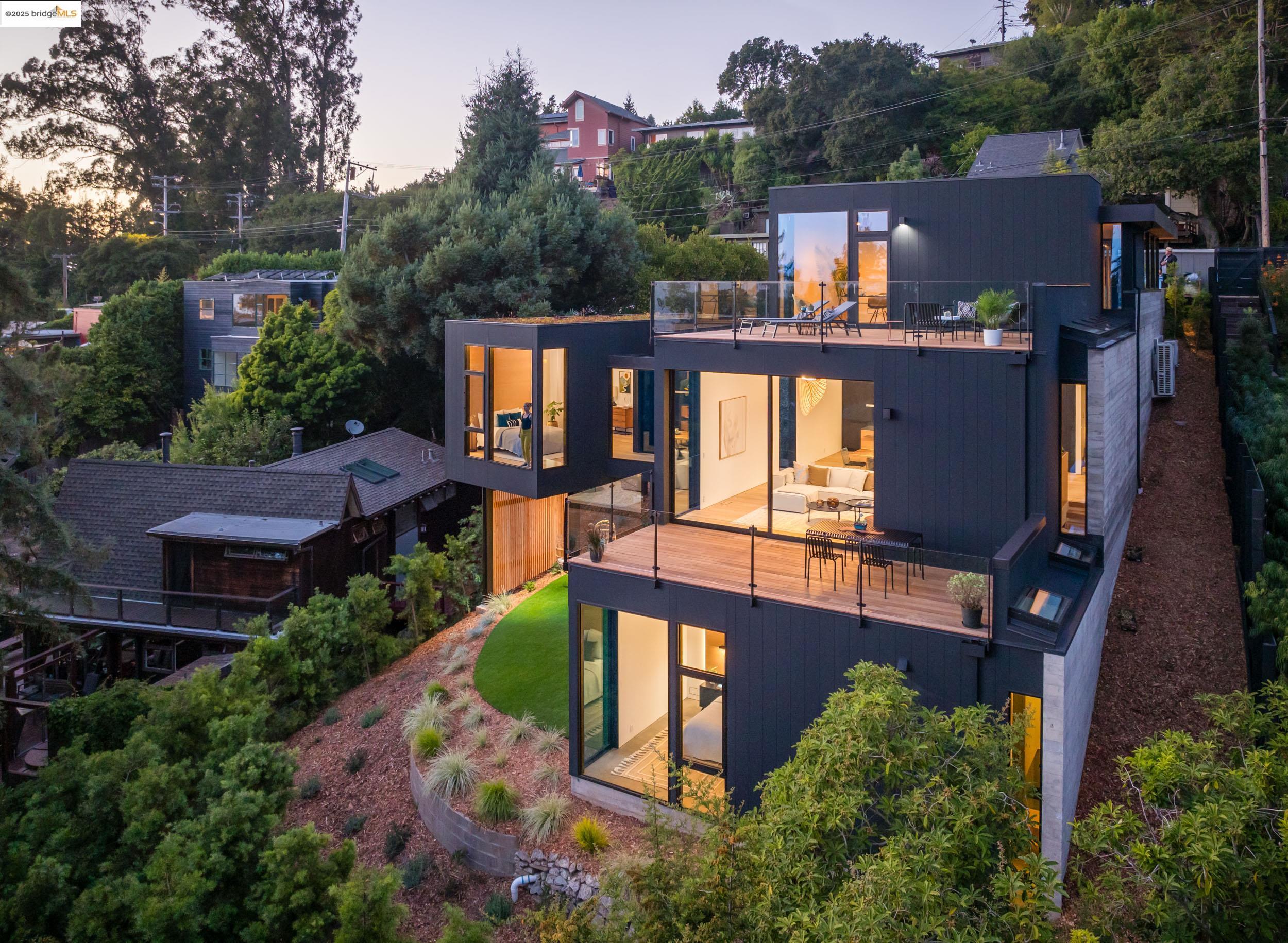 1158 Cragmont