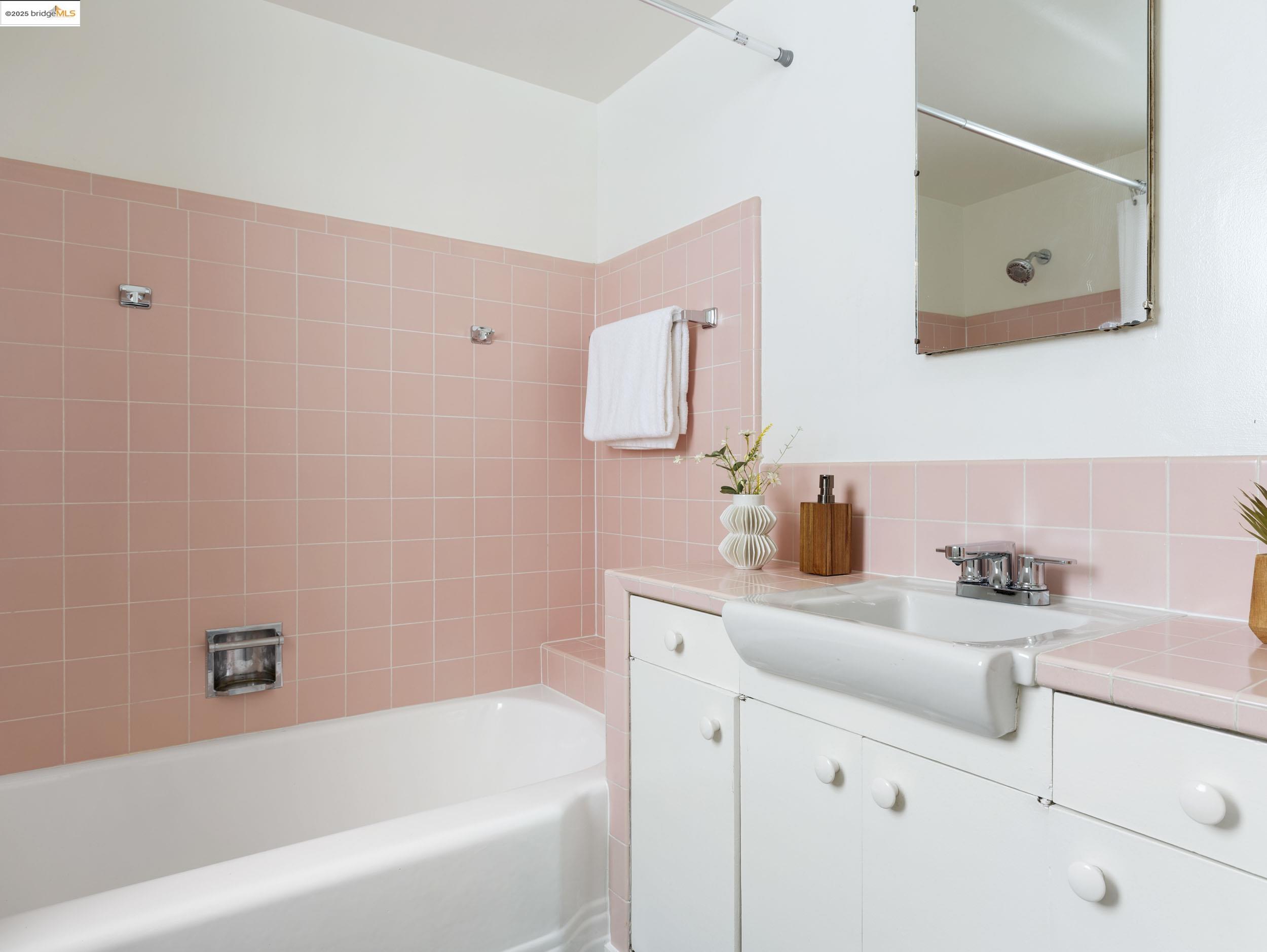 99 Eucalyptus Rd
