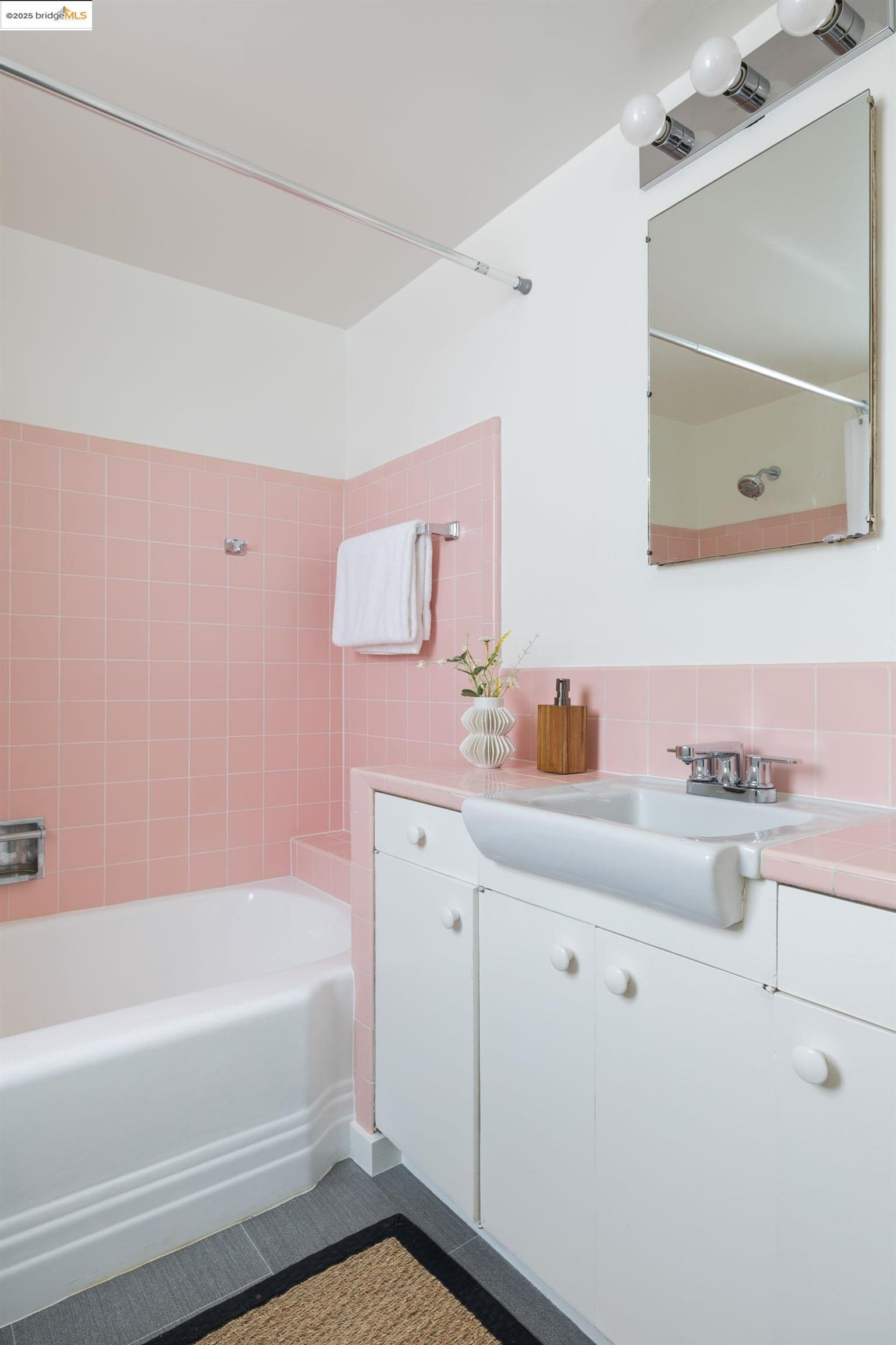 99 Eucalyptus Rd