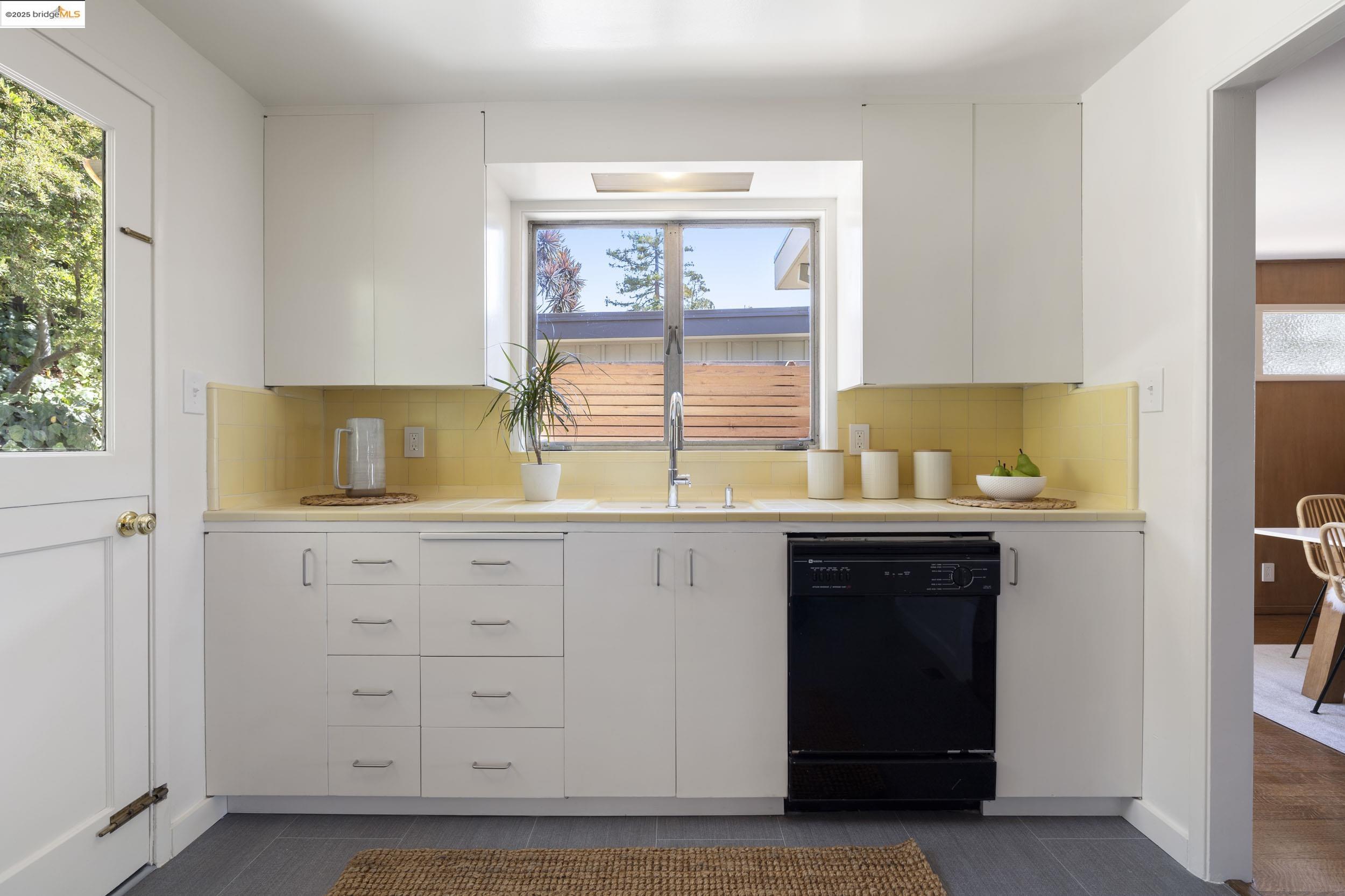 99 Eucalyptus Rd