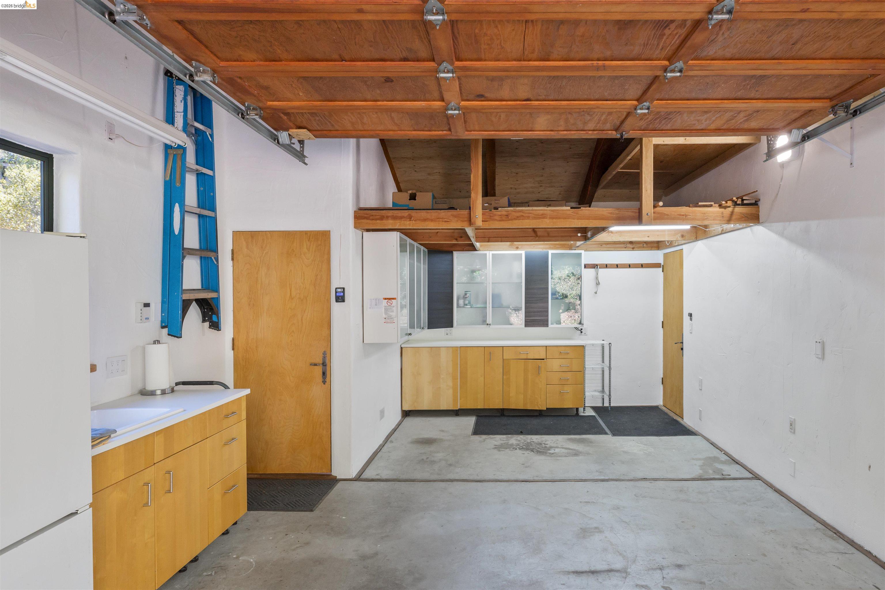 1102 Grand View Drive