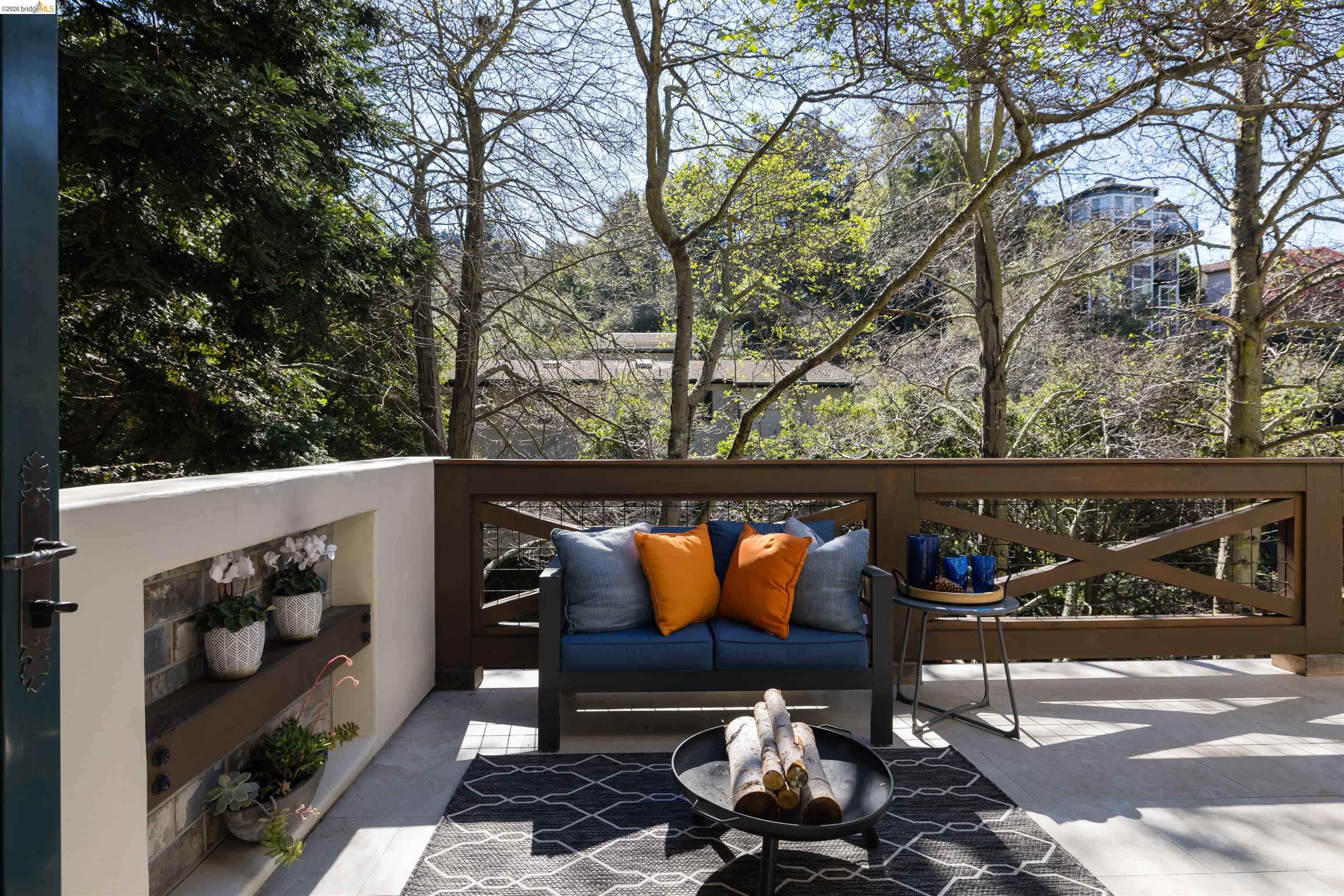 1102 Grand View Drive