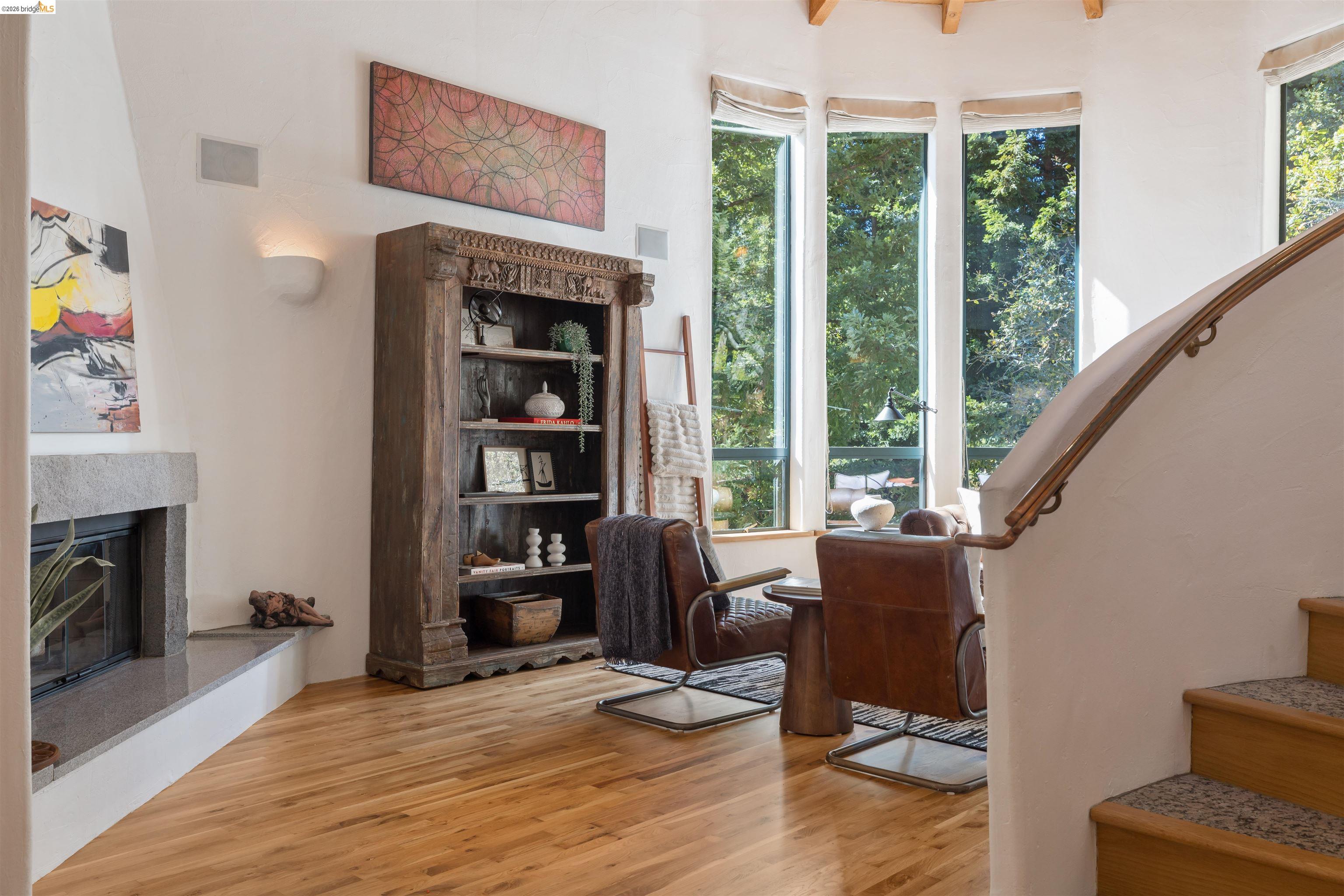 1102 Grand View Drive