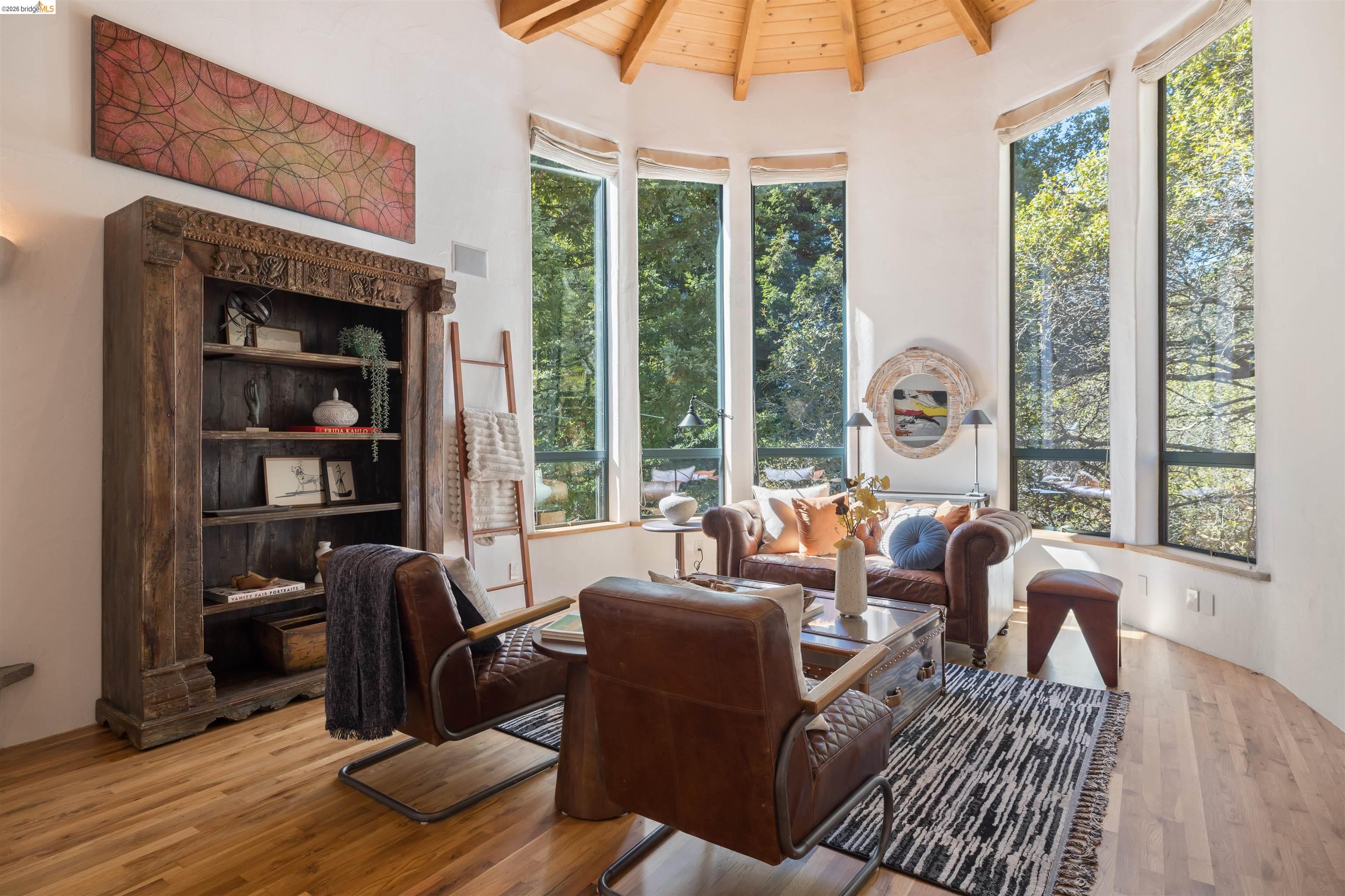 1102 Grand View Drive