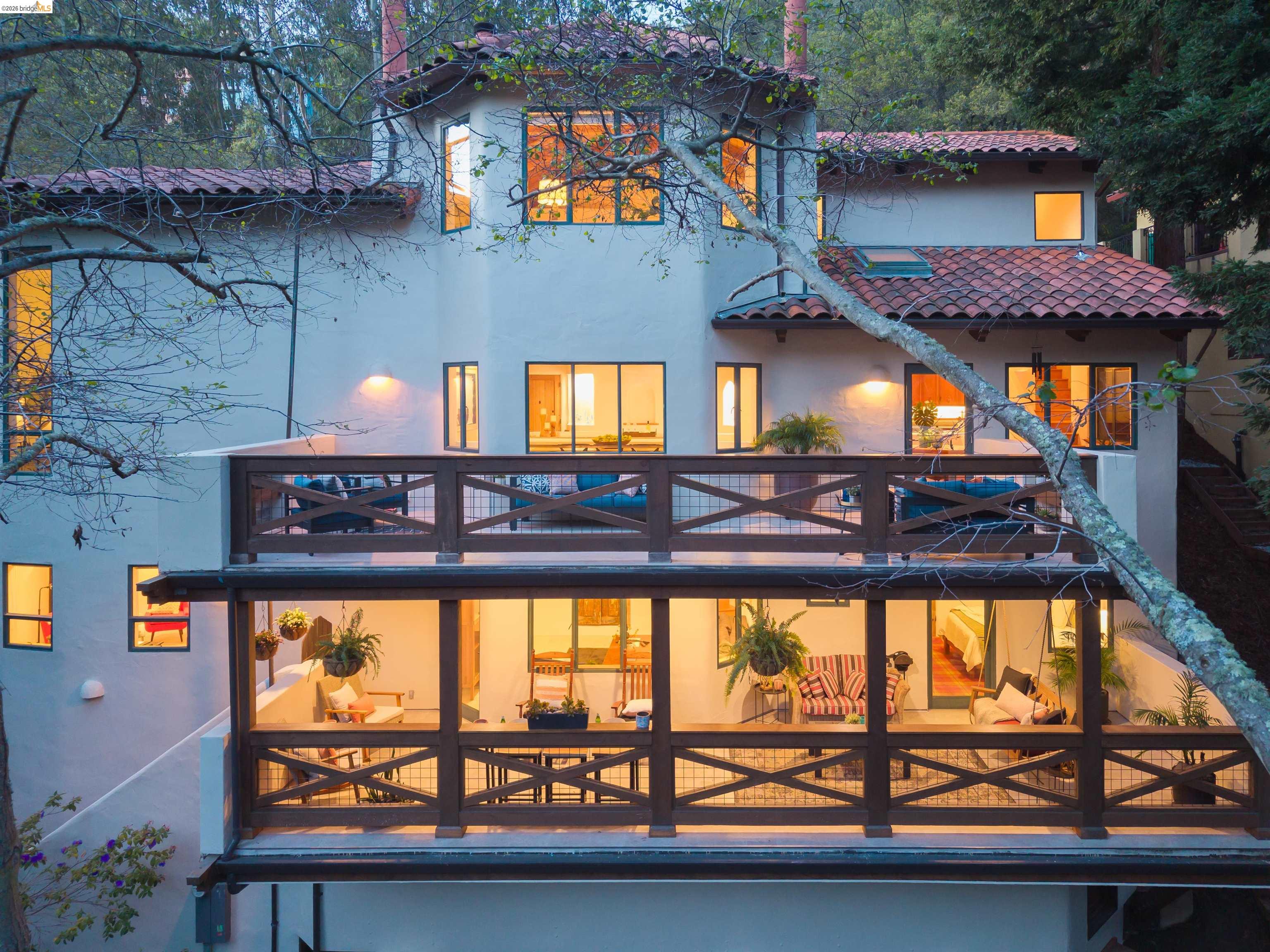 1102 Grand View Drive