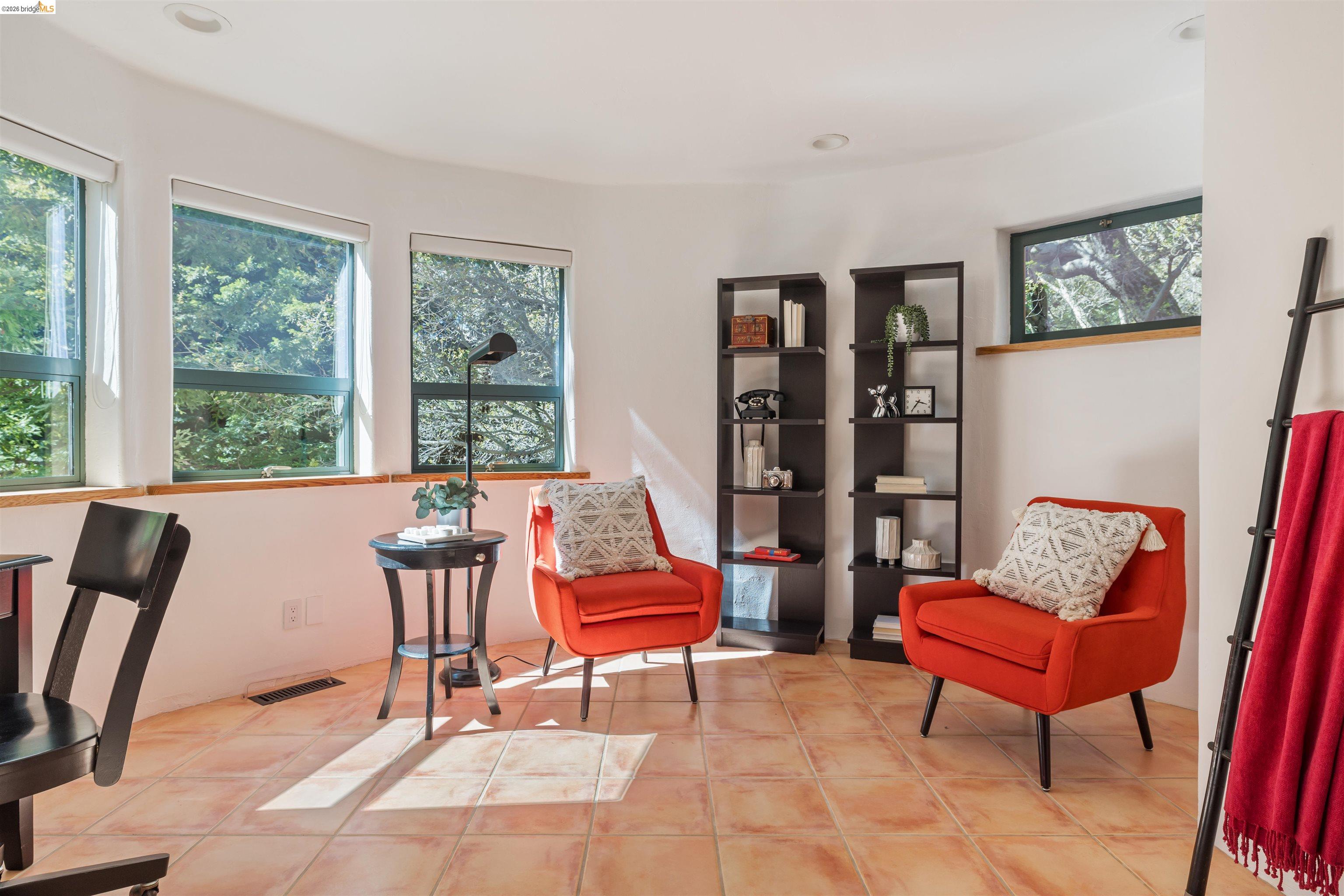 1102 Grand View Drive