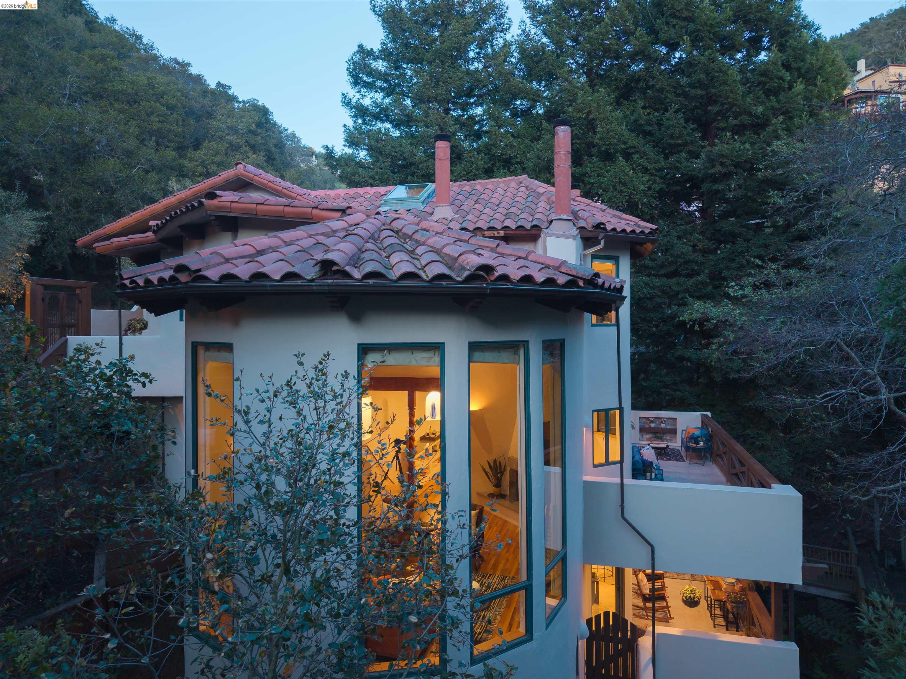 1102 Grand View Drive