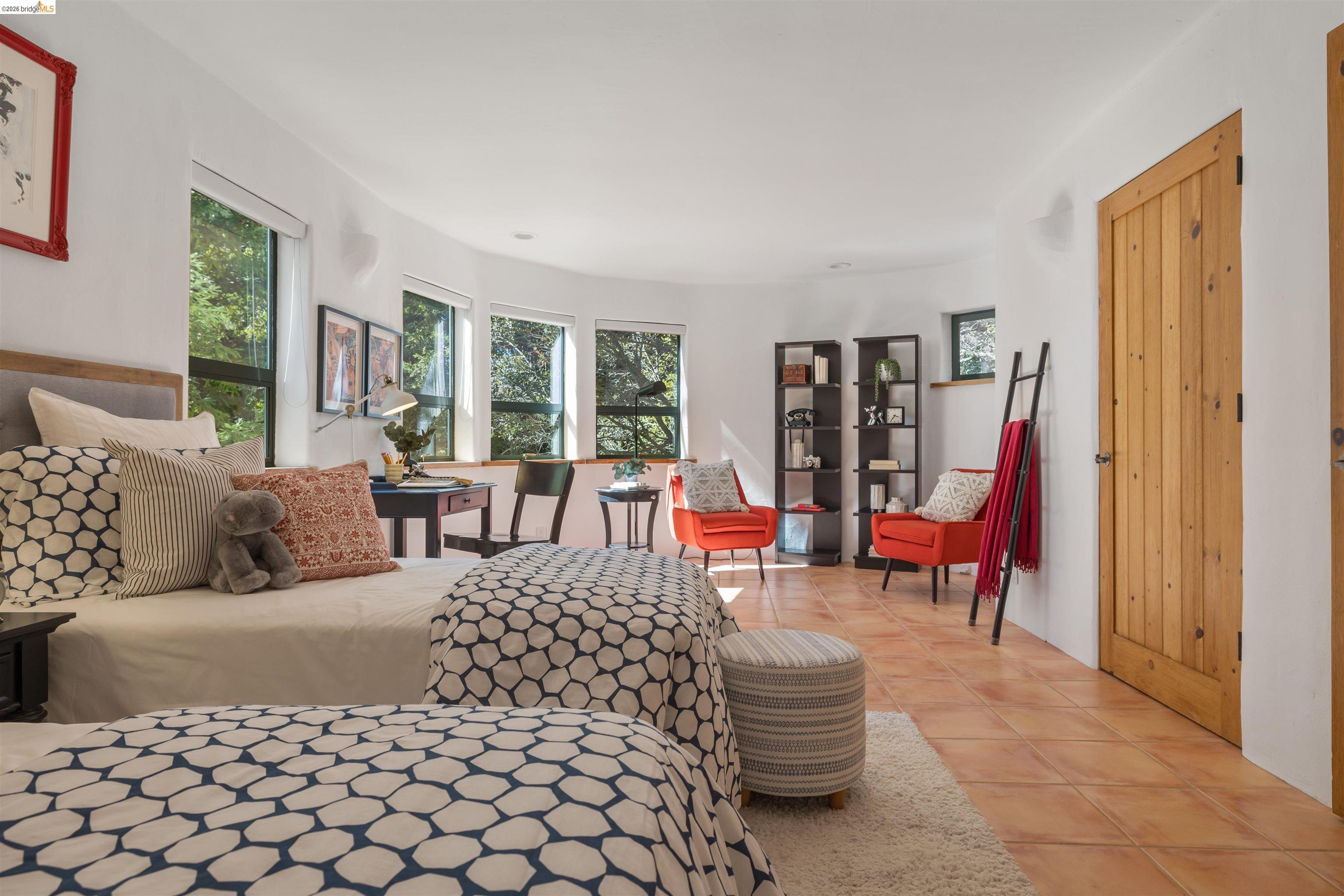 1102 Grand View Drive