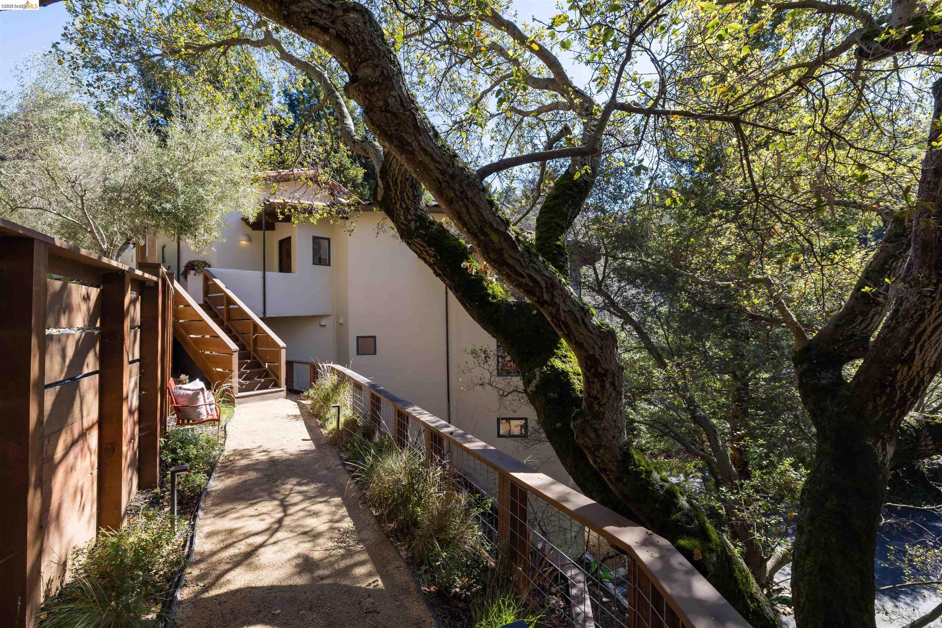 1102 Grand View Drive