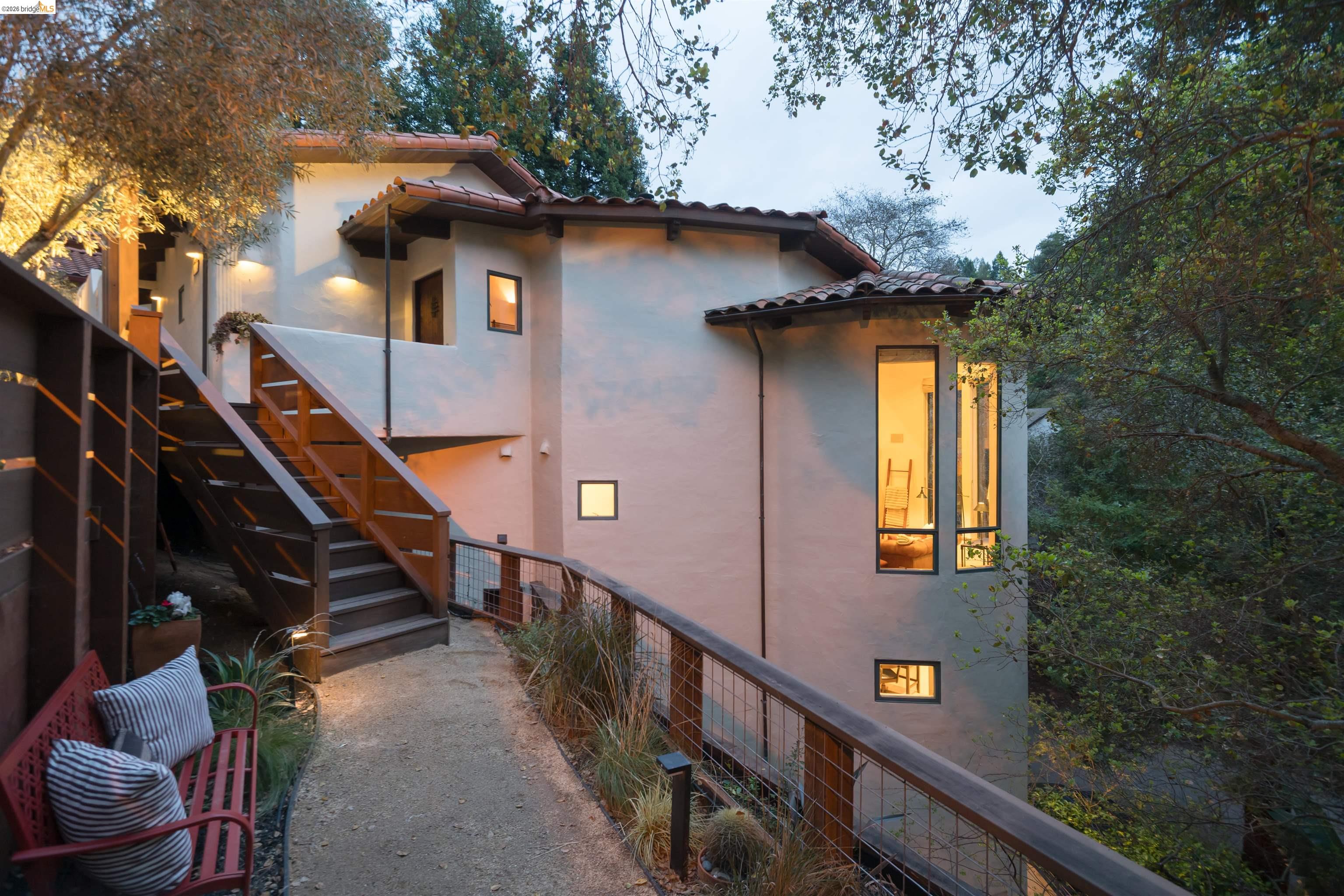 1102 Grand View Drive